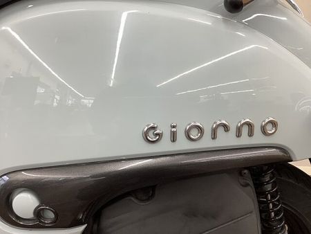 ホンダ ジョルノ ジョルノ 大き目のヘッドライトと低めのシート高設計で乗り易さ満点!レトロで可愛いデザインで 34