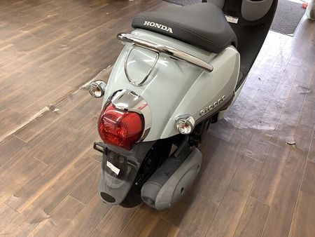 ホンダ ジョルノ ジョルノ 大き目のヘッドライトと低めのシート高設計で乗り易さ満点!レトロで可愛いデザインで 39
