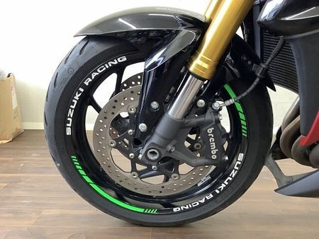 スズキ GSX-S1000 GSX-S1000 ストファイらしい力強いボディと軽量な車体で乗りやすさも両立させた大型ネ 20