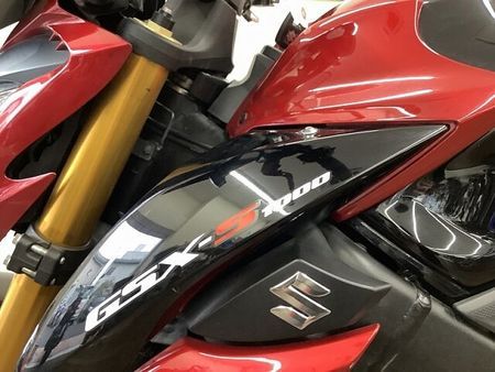 スズキ GSX-S1000 GSX-S1000 ストファイらしい力強いボディと軽量な車体で乗りやすさも両立させた大型ネ 22