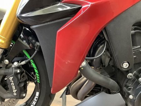 スズキ GSX-S1000 GSX-S1000 ストファイらしい力強いボディと軽量な車体で乗りやすさも両立させた大型ネ 23
