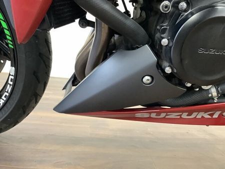 スズキ GSX-S1000 GSX-S1000 ストファイらしい力強いボディと軽量な車体で乗りやすさも両立させた大型ネ 24