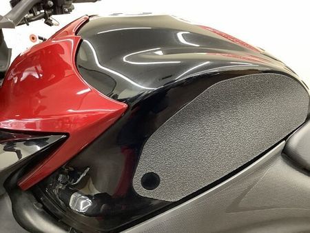 スズキ GSX-S1000 GSX-S1000 ストファイらしい力強いボディと軽量な車体で乗りやすさも両立させた大型ネ 25