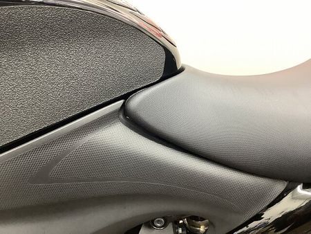 スズキ GSX-S1000 GSX-S1000 ストファイらしい力強いボディと軽量な車体で乗りやすさも両立させた大型ネ 29