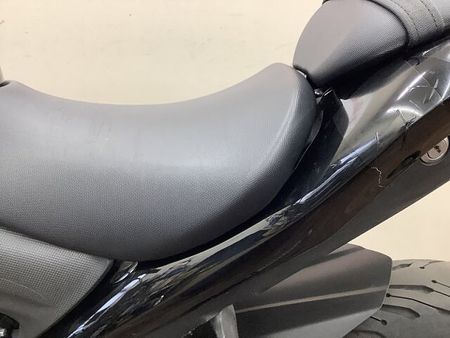 スズキ GSX-S1000 GSX-S1000 ストファイらしい力強いボディと軽量な車体で乗りやすさも両立させた大型ネ 32