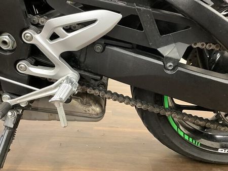 スズキ GSX-S1000 GSX-S1000 ストファイらしい力強いボディと軽量な車体で乗りやすさも両立させた大型ネ 34