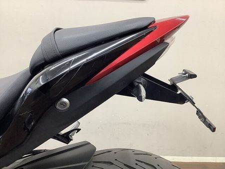 スズキ GSX-S1000 GSX-S1000 ストファイらしい力強いボディと軽量な車体で乗りやすさも両立させた大型ネ 35