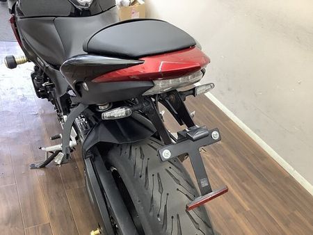 スズキ GSX-S1000 GSX-S1000 ストファイらしい力強いボディと軽量な車体で乗りやすさも両立させた大型ネ 37