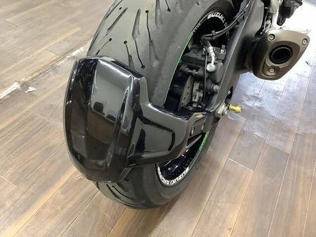 スズキ GSX-S1000 GSX-S1000 ストファイらしい力強いボディと軽量な車体で乗りやすさも両立させた大型ネ 40