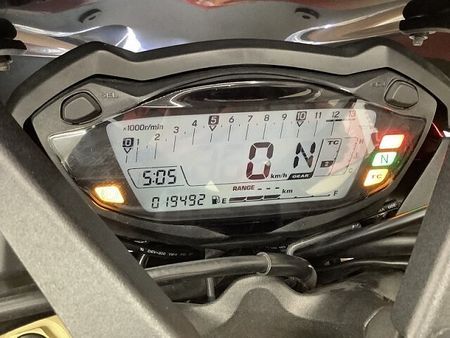 スズキ GSX-S1000 GSX-S1000 ストファイらしい力強いボディと軽量な車体で乗りやすさも両立させた大型ネ 5