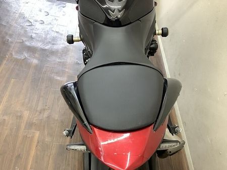 スズキ GSX-S1000 GSX-S1000 ストファイらしい力強いボディと軽量な車体で乗りやすさも両立させた大型ネ 6