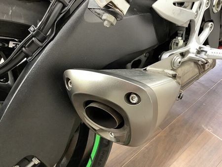 スズキ GSX-S1000 GSX-S1000 ストファイらしい力強いボディと軽量な車体で乗りやすさも両立させた大型ネ 7