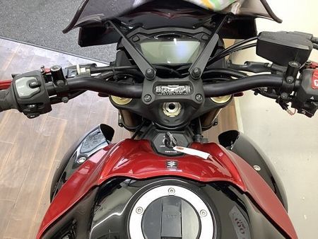 スズキ GSX-S1000 GSX-S1000 ストファイらしい力強いボディと軽量な車体で乗りやすさも両立させた大型ネ 8