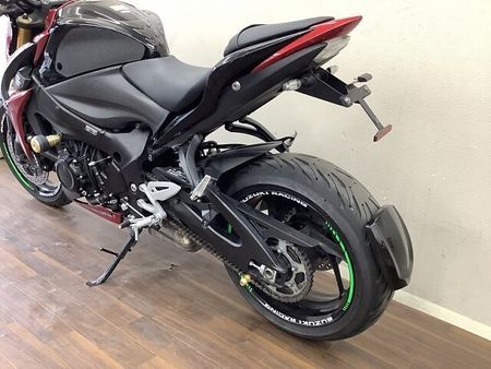 スズキ GSX-S1000 GSX-S1000 ストファイらしい力強いボディと軽量な車体で乗りやすさも両立させた大型ネ 9