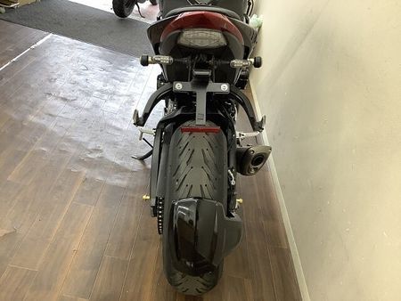 スズキ GSX-S1000 GSX-S1000 ストファイらしい力強いボディと軽量な車体で乗りやすさも両立させた大型ネ 10