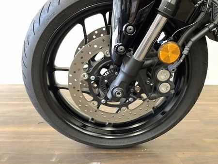 ヤマハ XSR900 XSR900 大型バイクの迫力も兼ね備えたネオレトロの皮を被った狼!安心の赤キー付属! 18