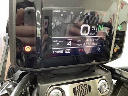 ヤマハ XSR900 XSR900 大型バイクの迫力も兼ね備えたネオレトロの皮を被った狼!安心の赤キー付属! 3