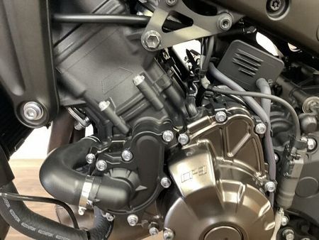 ヤマハ XSR900 XSR900 大型バイクの迫力も兼ね備えたネオレトロの皮を被った狼!安心の赤キー付属! 29