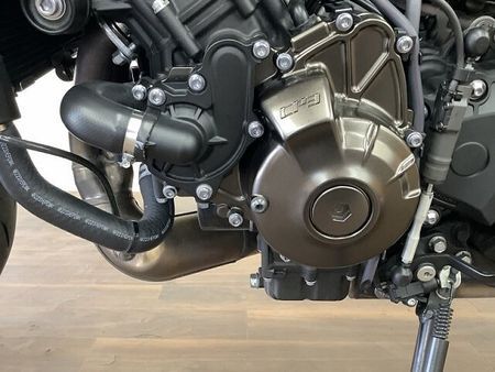 ヤマハ XSR900 XSR900 大型バイクの迫力も兼ね備えたネオレトロの皮を被った狼!安心の赤キー付属! 30