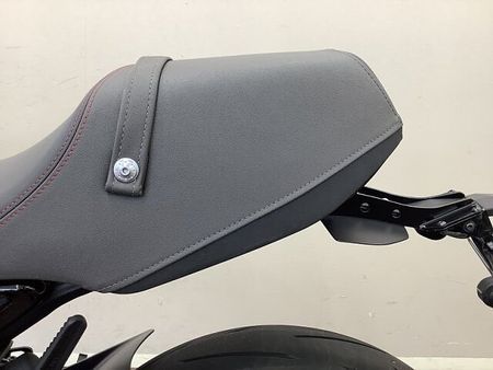 ヤマハ XSR900 XSR900 大型バイクの迫力も兼ね備えたネオレトロの皮を被った狼!安心の赤キー付属! 40
