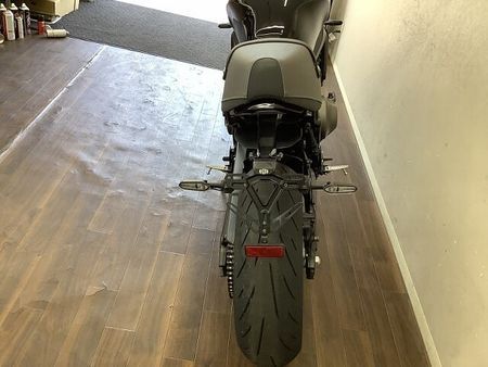 ヤマハ XSR900 XSR900 大型バイクの迫力も兼ね備えたネオレトロの皮を被った狼!安心の赤キー付属! 8