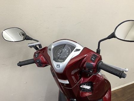 ホンダ リード125 リード125 ゆとりのある走りとキリっとしたデザインが特徴の快速スクーター 4