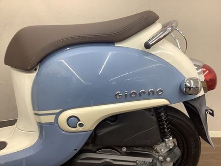 ホンダ ジョルノ ジョルノ 曲線を基調にしたレトロなフォルムに定評ある1台!綺麗なボニーブルーのデラックス♪ 28
