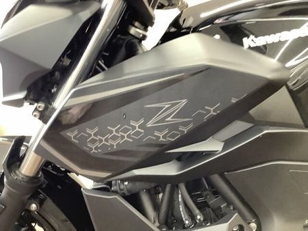 カワサキ Z400 Z400 ”Sugomi"を具現化させた力強い造形とパワーを秘めた中型ネイキッド!エンジン 21