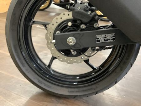 カワサキ Z400 Z400 ”Sugomi"を具現化させた力強い造形とパワーを秘めた中型ネイキッド!エンジン 40