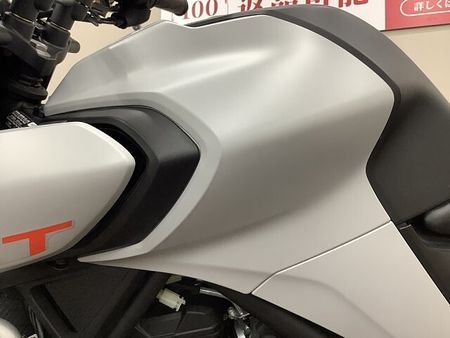 ヤマハ MT-03 (-2013) MT-03 近未来的なフォルムと絶妙なトルク感が楽しい中型ネイキッド!便利なリアボックス装 18