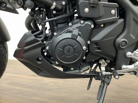 ヤマハ MT-03 (-2013) MT-03 近未来的なフォルムと絶妙なトルク感が楽しい中型ネイキッド!便利なリアボックス装 20