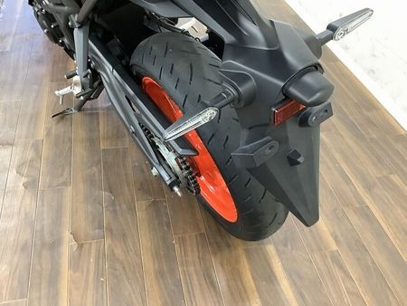 ヤマハ MT-03 (-2013) MT-03 近未来的なフォルムと絶妙なトルク感が楽しい中型ネイキッド!便利なリアボックス装 32