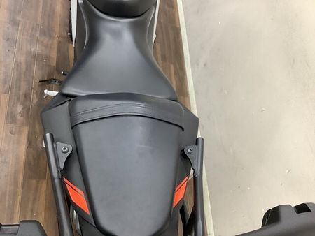 ヤマハ MT-03 (-2013) MT-03 近未来的なフォルムと絶妙なトルク感が楽しい中型ネイキッド!便利なリアボックス装 6