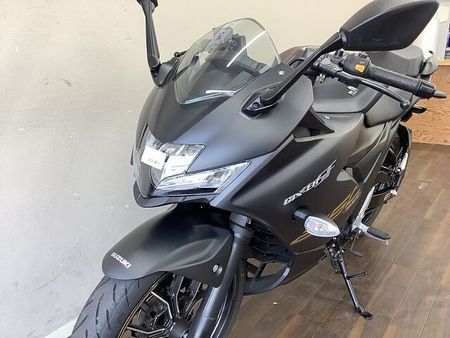 スズキ ジクサー SF250 【マル得】ジクサー250SF 軽量な車体とトルクフルなエンジンは日常使いに特におススメ!フ 24