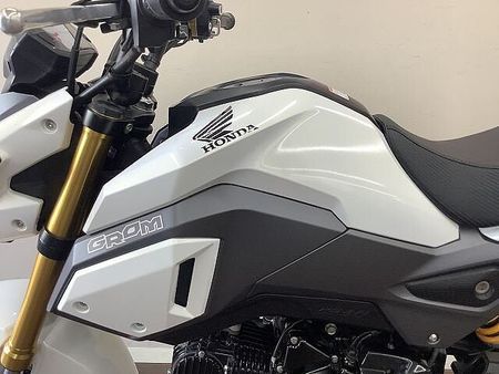 ホンダ グロム グロム コンパクトでスポーティーな走りが特長のミニバイク!四角目が特徴のJC75型!!! 30