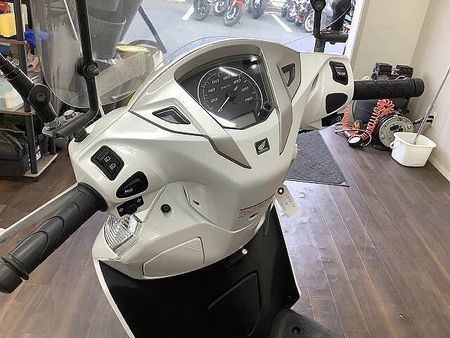 ホンダ リード125 リード125 流麗なボディと広々メットインで実用性が高い1台!走行時に有ってうれしい大型ス 16