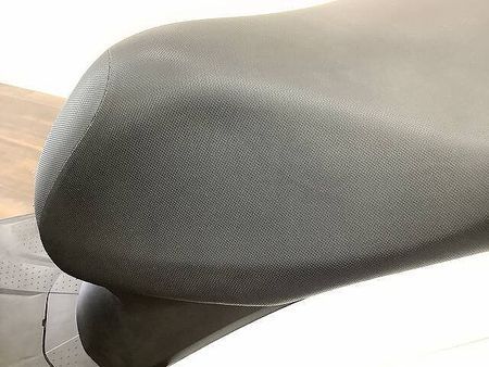 ホンダ リード125 リード125 流麗なボディと広々メットインで実用性が高い1台!走行時に有ってうれしい大型ス 21