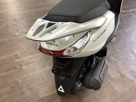 ホンダ リード125 リード125 流麗なボディと広々メットインで実用性が高い1台!走行時に有ってうれしい大型ス 27
