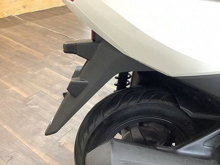 ホンダ リード125 リード125 流麗なボディと広々メットインで実用性が高い1台!走行時に有ってうれしい大型ス 29