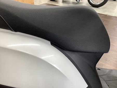 ホンダ リード125 リード125 流麗なボディと広々メットインで実用性が高い1台!走行時に有ってうれしい大型ス 33