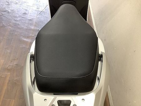 ホンダ リード125 リード125 流麗なボディと広々メットインで実用性が高い1台!走行時に有ってうれしい大型ス 6