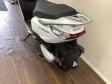ホンダ リード125 リード125 流麗なボディと広々メットインで実用性が高い1台!走行時に有ってうれしい大型ス 8