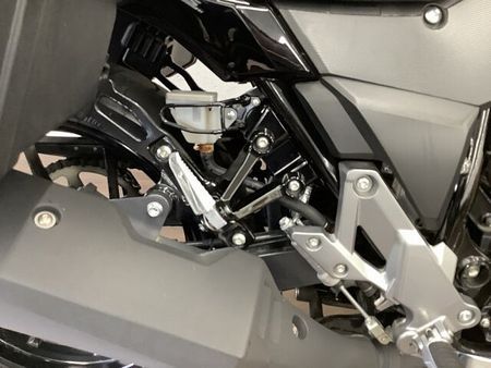 スズキ Vストローム250 V-ストローム250ABS ゆとりのあるライディングポジションと安定感ある走りが人気の秘訣 18