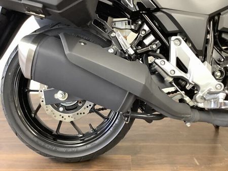 スズキ Vストローム250 V-ストローム250ABS ゆとりのあるライディングポジションと安定感ある走りが人気の秘訣 19