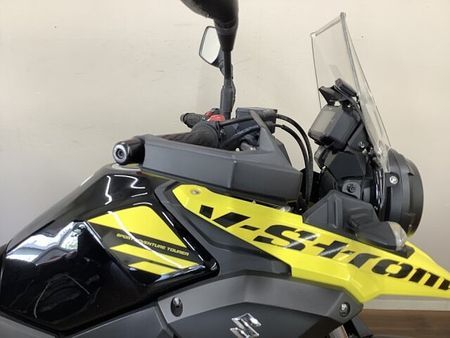 スズキ Vストローム250 V-ストローム250ABS ゆとりのあるライディングポジションと安定感ある走りが人気の秘訣 5