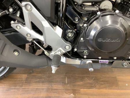 スズキ Vストローム250 V-ストローム250ABS ゆとりのあるライディングポジションと安定感ある走りが人気の秘訣 9