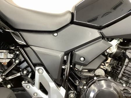 スズキ Vストローム250 V-ストローム250ABS ゆとりのあるライディングポジションと安定感ある走りが人気の秘訣 10