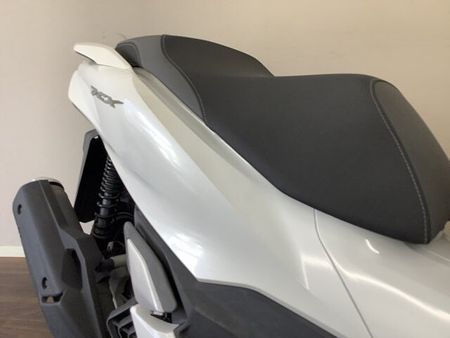 ホンダ PCX125 PCX125 機能面も充実させ進化を続けるコミューターの代表格!通勤・通学はお任せあれ! 24