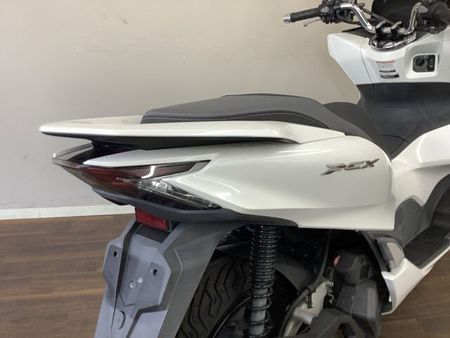 ホンダ PCX125 PCX125 機能面も充実させ進化を続けるコミューターの代表格!通勤・通学はお任せあれ! 28