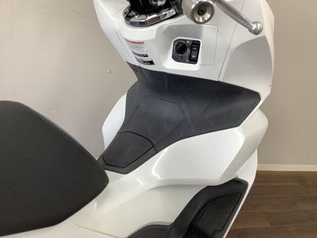 ホンダ PCX125 PCX125 機能面も充実させ進化を続けるコミューターの代表格!通勤・通学はお任せあれ! 30